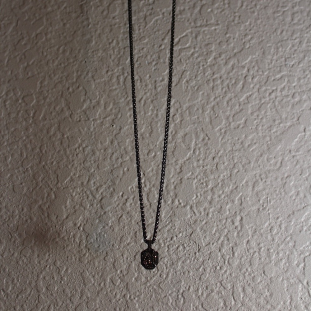 Kendra Scott Oliver necklace